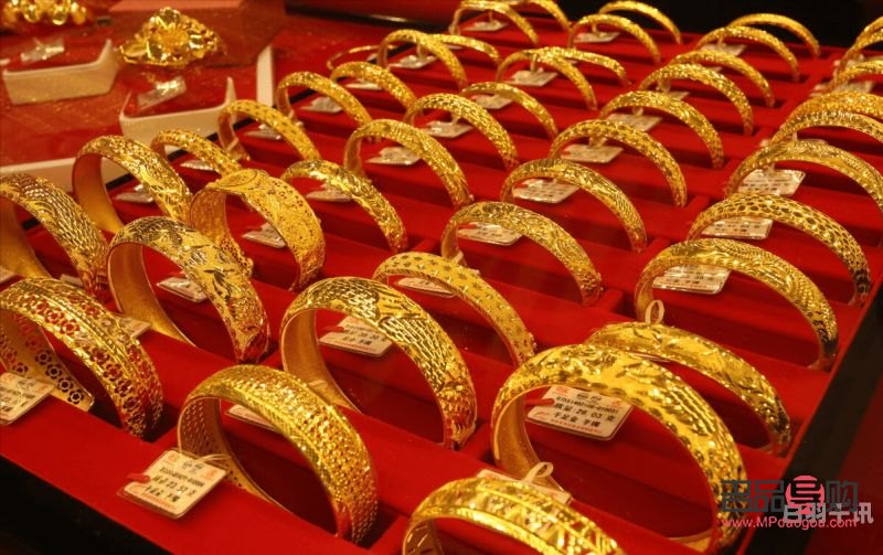 <h3>黃金店是否回收鉑金？</h3>