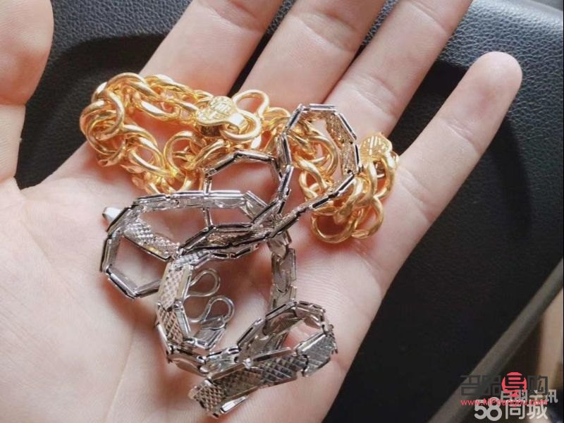 <h3>黃金店是否回收鉑金？</h3>