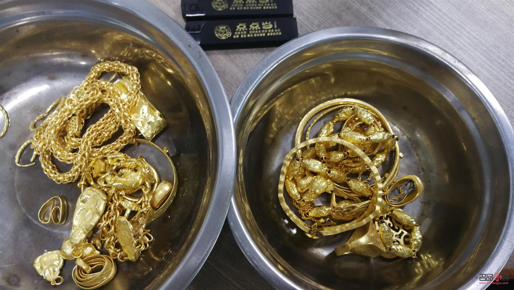 黃金回收和典當(dāng)行哪個(gè)價(jià)高(黃金回收和典當(dāng)行哪個(gè)價(jià)高一點(diǎn))