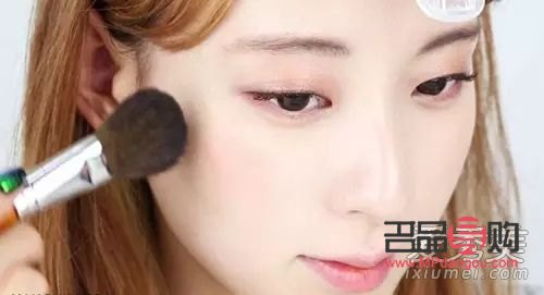 怎么用彩妝畫(huà)畫(huà)(怎么用彩妝畫(huà)畫(huà)好看)