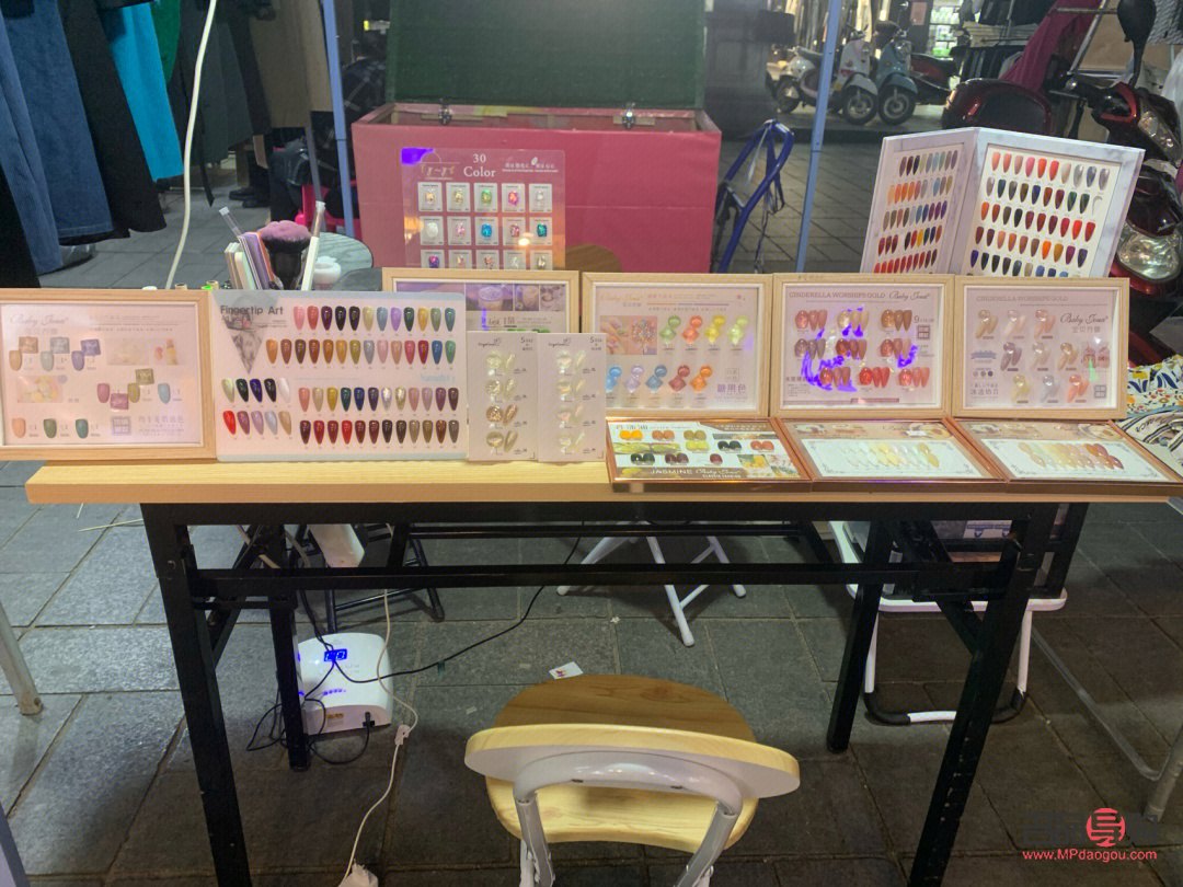 彩妝擺攤怎么擺(彩妝擺攤怎么擺好看)