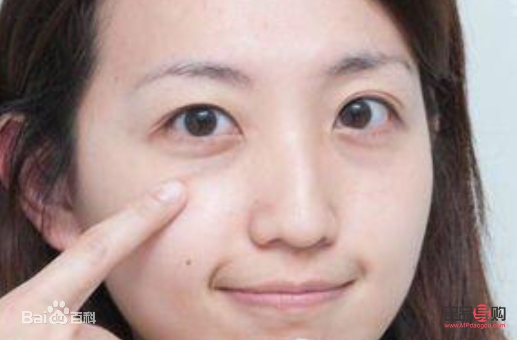 <h3>淚溝化妝技巧：如何巧妙遮住眼袋</h3>