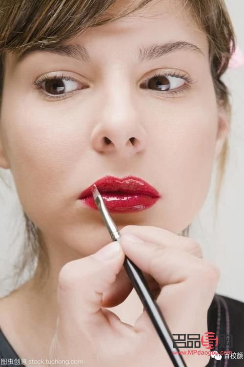 怎么區(qū)分唇部彩妝(怎么區(qū)分唇部彩妝真假)