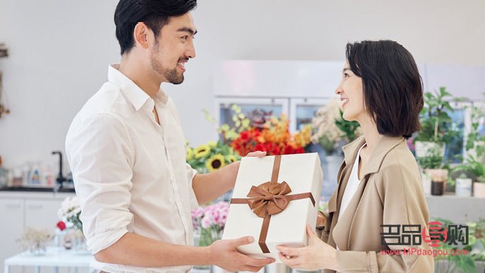 新婚男子送禮物送什么(新婚男子送禮物送什么好)