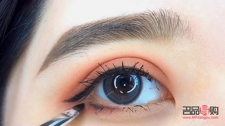 眼睛的化妝方法視頻(眼睛的化妝方法視頻教程)