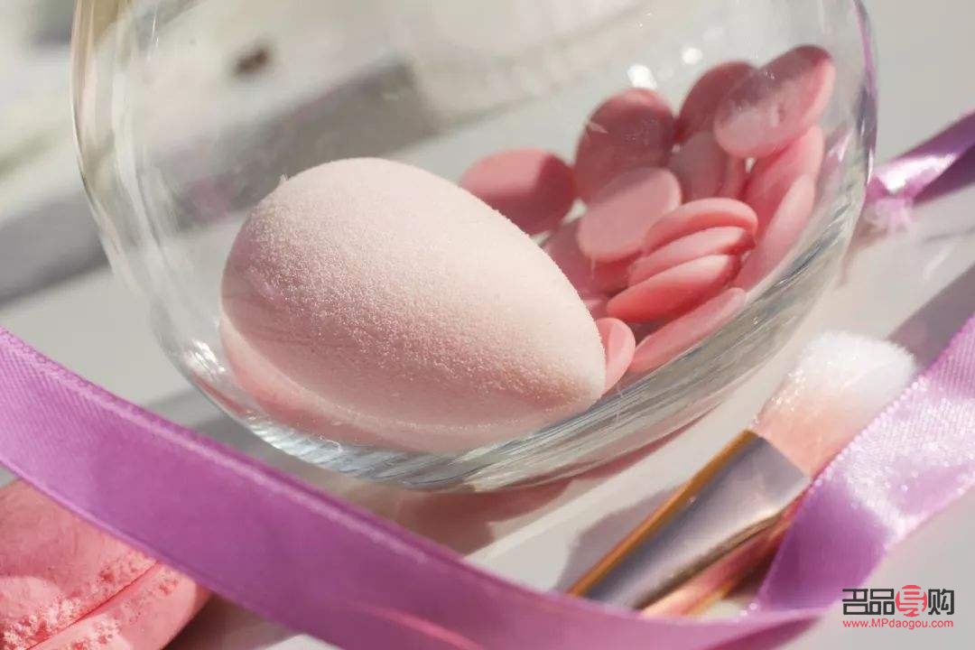 彩妝蛋怎么泡水(怎樣用彩妝蛋)