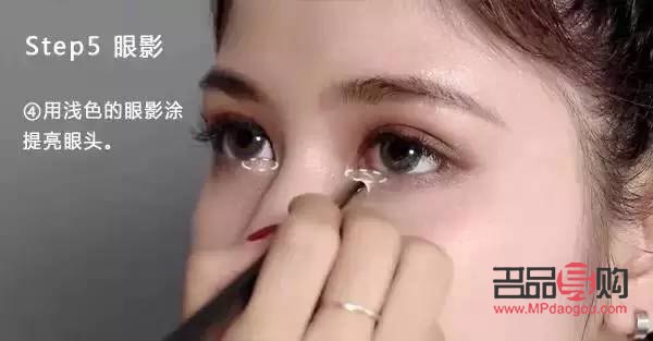 <h3>彩妝新手必學：如何正確畫彩妝</h3>