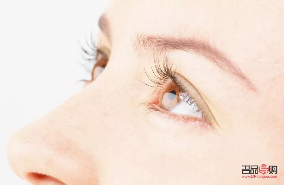 <h3>男生眼妝教程：打造自然又漂亮的眼神魅力</h3>