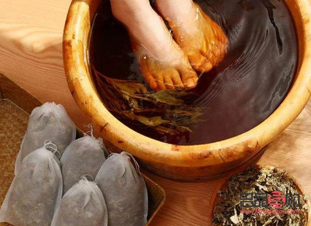 艾葉泡腳美容嗎(艾葉泡腳可以美容養(yǎng)顏嗎)