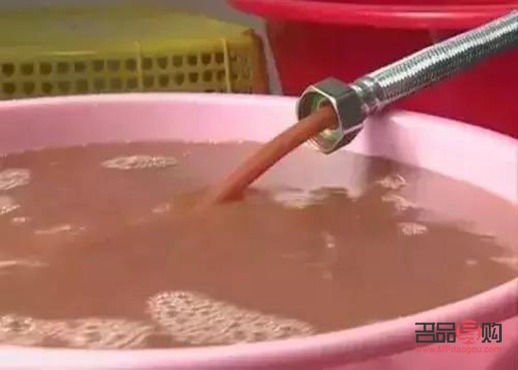 <h3>彩妝如何持久不花？專業(yè)技巧大揭秘！</h3>