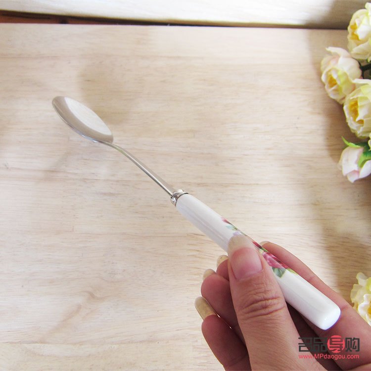 如何用飯匙做美容(如何用飯匙做美容視頻)