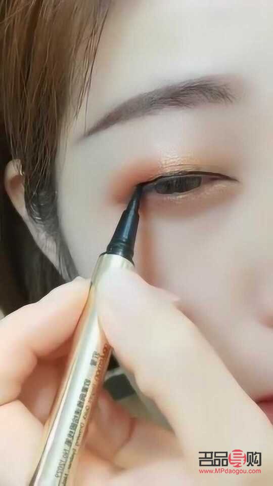 眼妝怎么畫好看又自然學(xué)生版(眼妝怎么畫好看又自然學(xué)生版圖片)