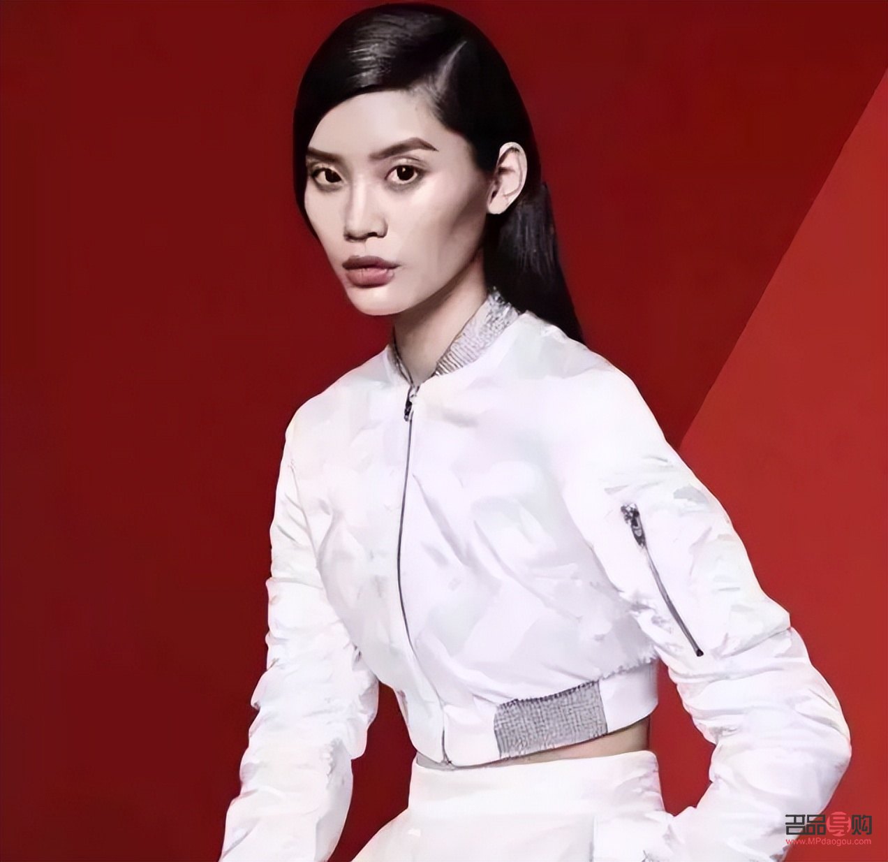 眼窩填充術(shù)大概要多少錢(眼窩脂肪填充第3天照片)