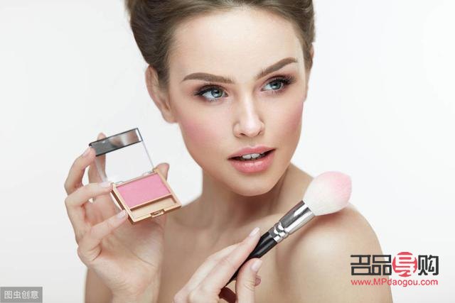 夏天怎么用彩妝(夏天怎么用彩妝好看)