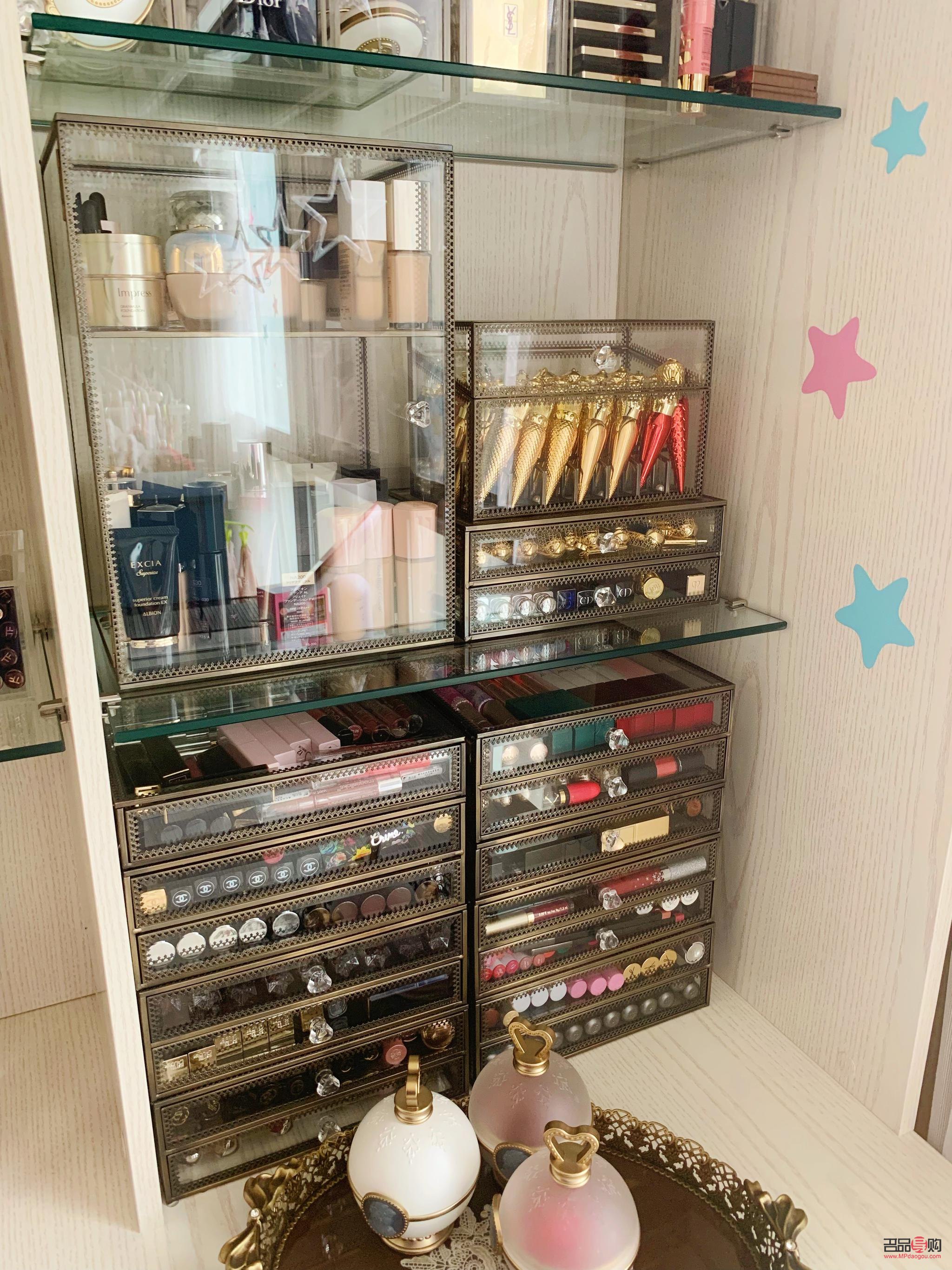 <h1>彩妝柜子擺放美學(xué)與實用指南</h1>