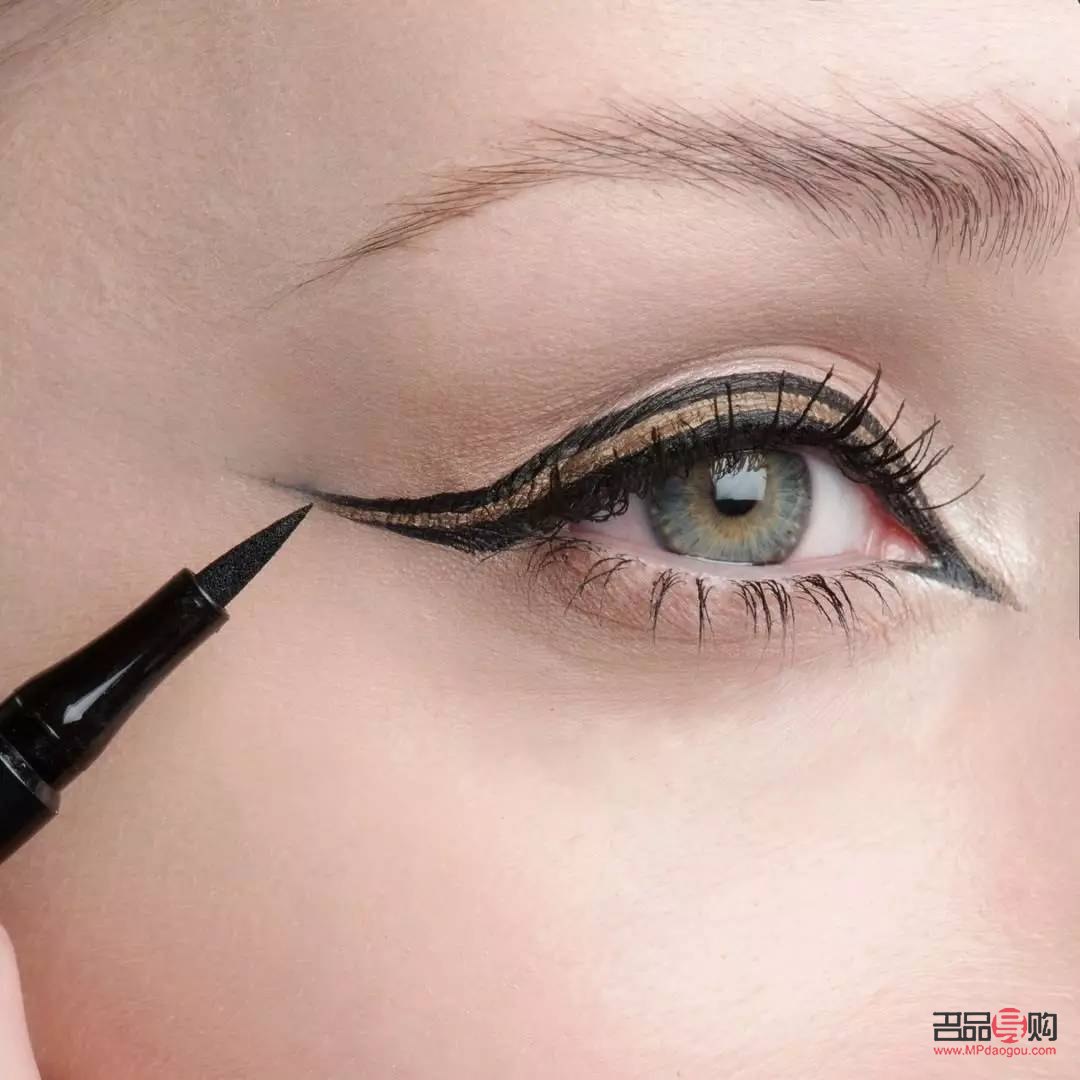 眼線液怎么畫好看視頻教學(xué)(眼線液怎么畫好看視頻教學(xué)圖片)