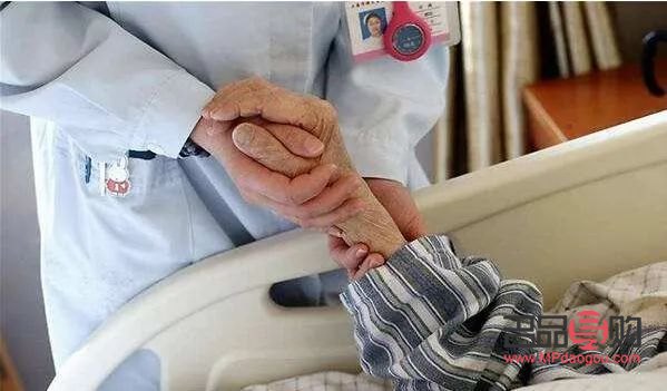 <h3>臨終關(guān)懷：如何細(xì)致入微地護(hù)理身體</h3>