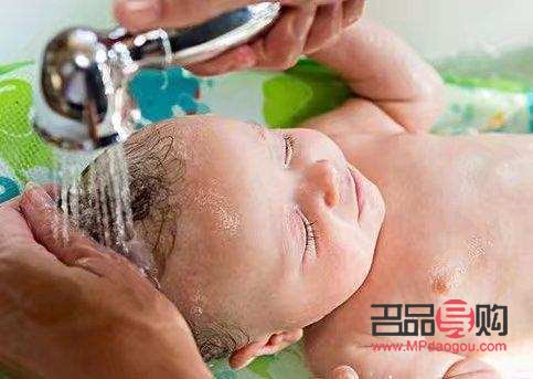 初生嬰兒身體怎么護理(新生兒身體怎么護理)