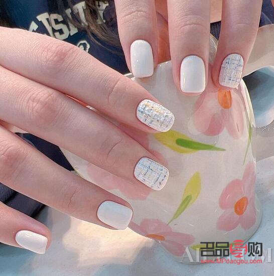 <h3>美甲美容：指尖上的藝術與時尚</h3>