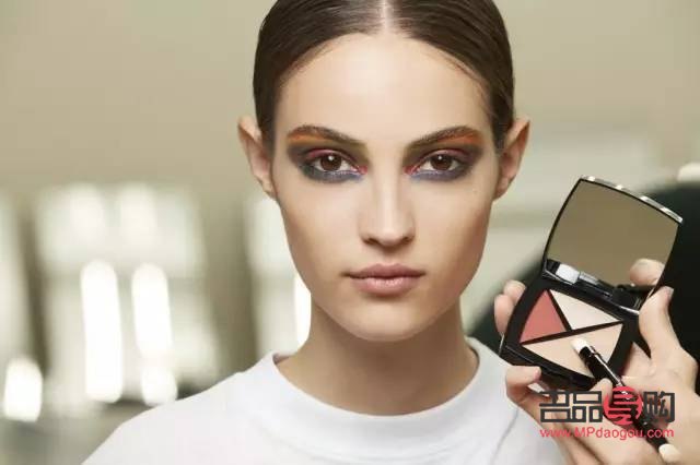 如何選擇時尚彩妝(如何選擇時尚彩妝品牌)