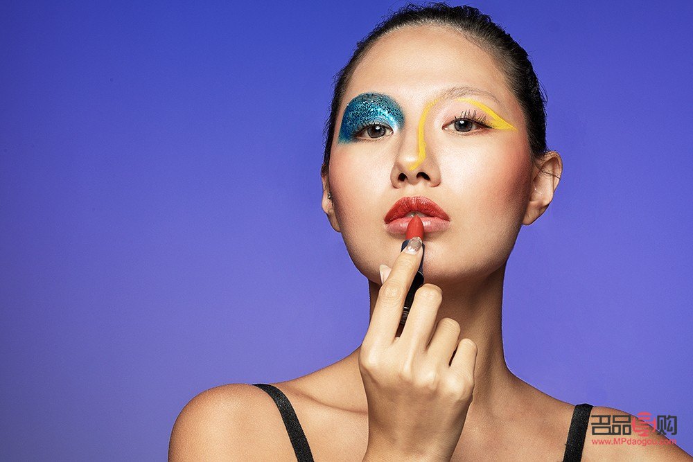 如何選擇時尚彩妝(如何選擇時尚彩妝品牌)