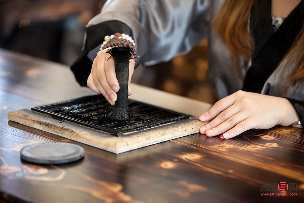 <h3>貓咪定期身體護(hù)理全攻略</h3>