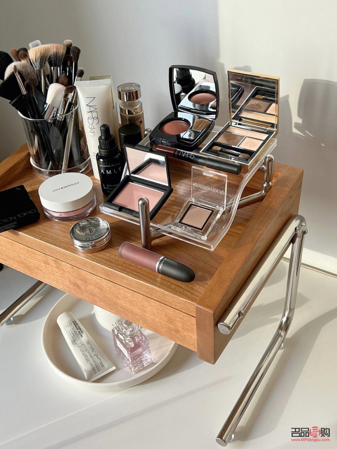 桌子彩妝怎么擦(桌子彩妝怎么擦才干凈)