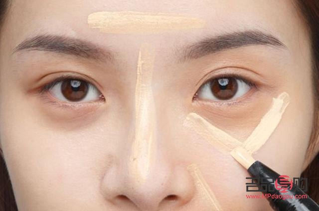 遮眼袋淚溝的化妝技巧(遮眼袋淚溝的化妝技巧的視頻)