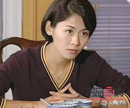 開扇和平扇雙眼皮的區(qū)別圖片對比(開扇和平扇雙眼皮哪個更顯年輕)