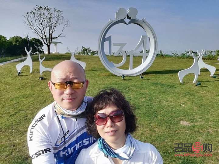 父母騎車注意什么禮物(父母騎車注意什么禮物送給女兒)