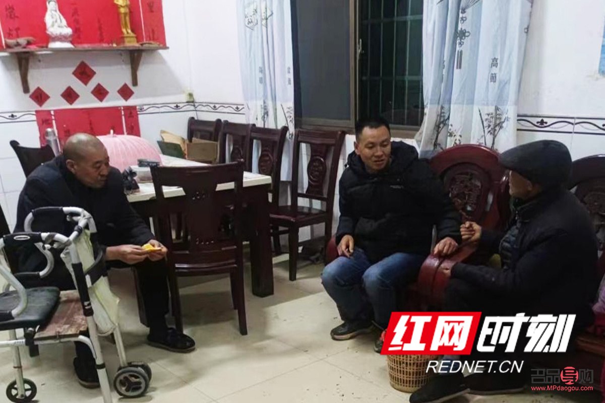 天生腫眼泡手術(shù)要多少錢一次呀(天生腫眼泡手術(shù)要多少錢一次呀)