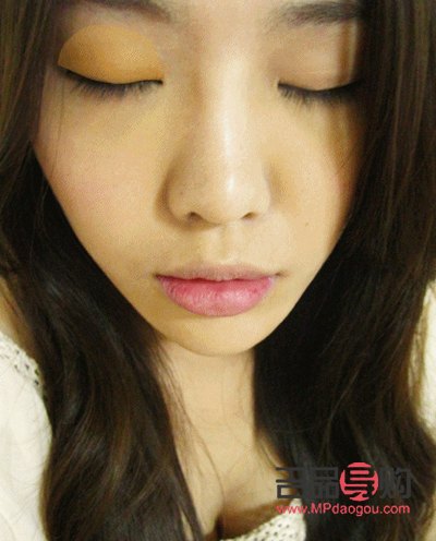 <h3>日常淡妝眼妝教程</h3>