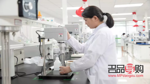 <h1>綠葉中的美容奧秘：探尋天然護(hù)膚之寶</h1>