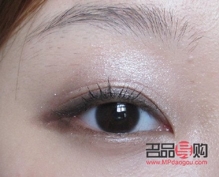 <h3>一文掌握核心技巧：如何輕松區(qū)分臥蠶與眼袋</h3>