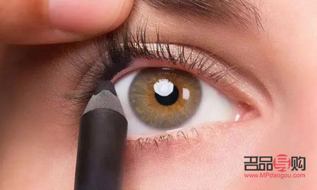 <h3>畫眼線技巧初探：美睫線與初學(xué)化妝的關(guān)系</h3>