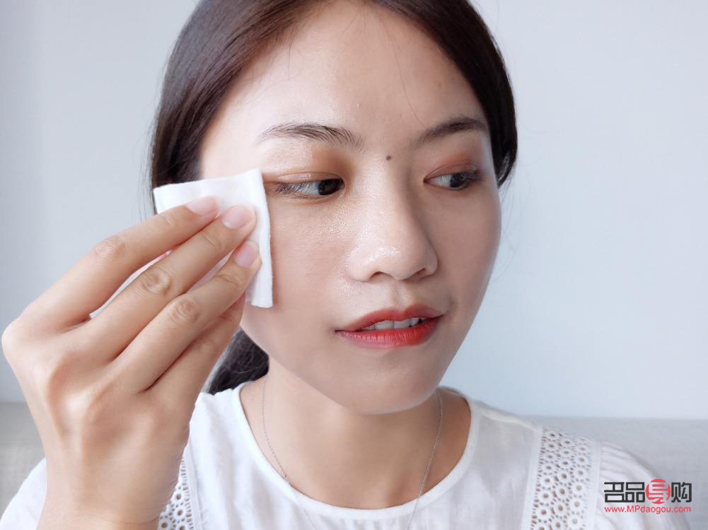 如何把彩妝卸干凈(如何把彩妝卸干凈呢)