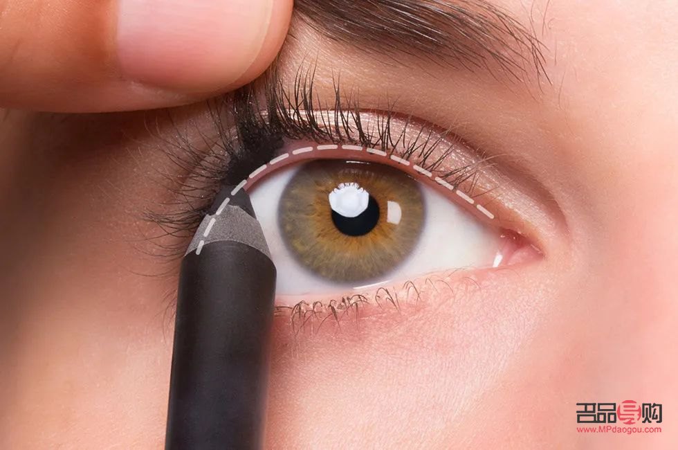 眼線怎么畫彩妝(眼線怎么畫彩妝好看)