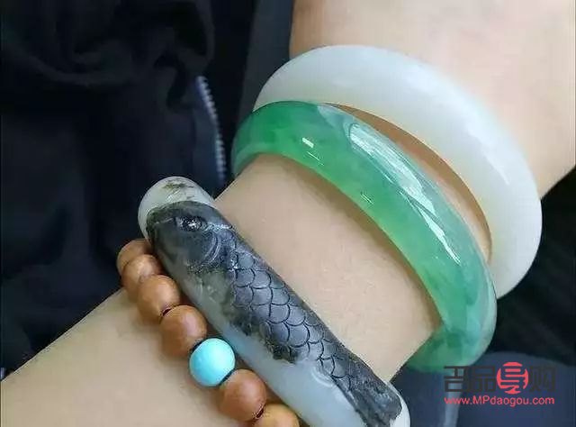 <h3>玉鐲的保養(yǎng)與身體護理秘籍</h3>