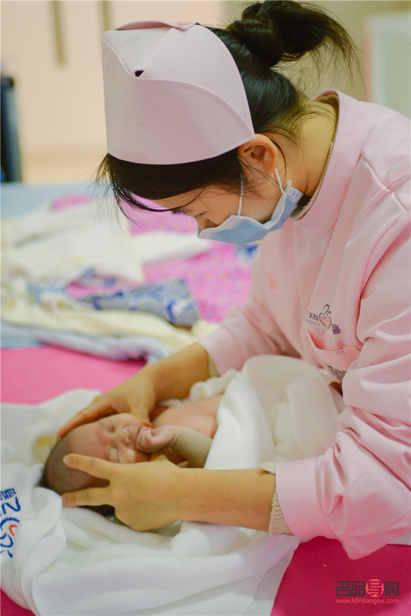 怎樣給新生兒護理身體(怎樣給新生兒護理身體健康)