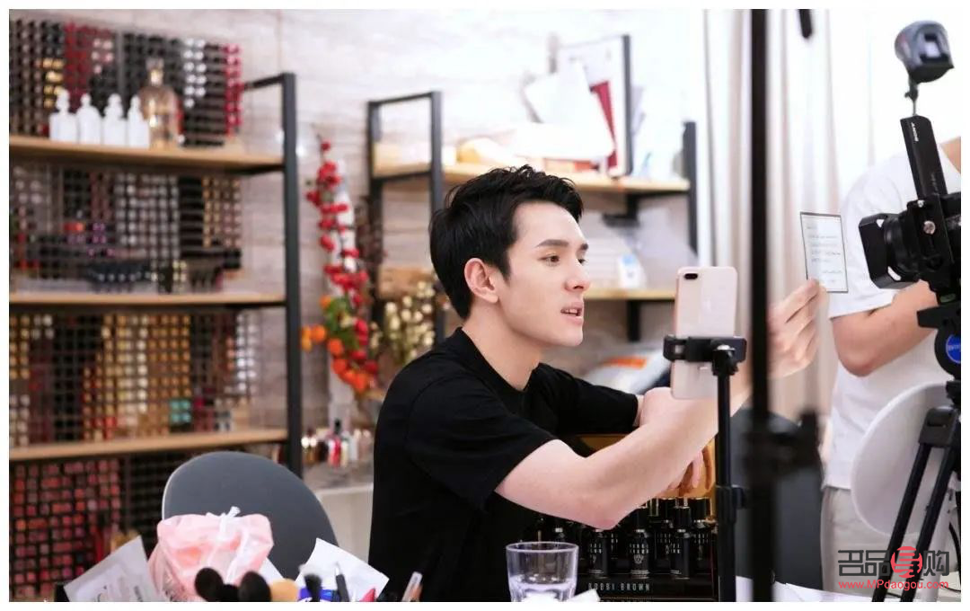 怎么學(xué)彩妝啊(怎么學(xué)彩妝啊視頻)