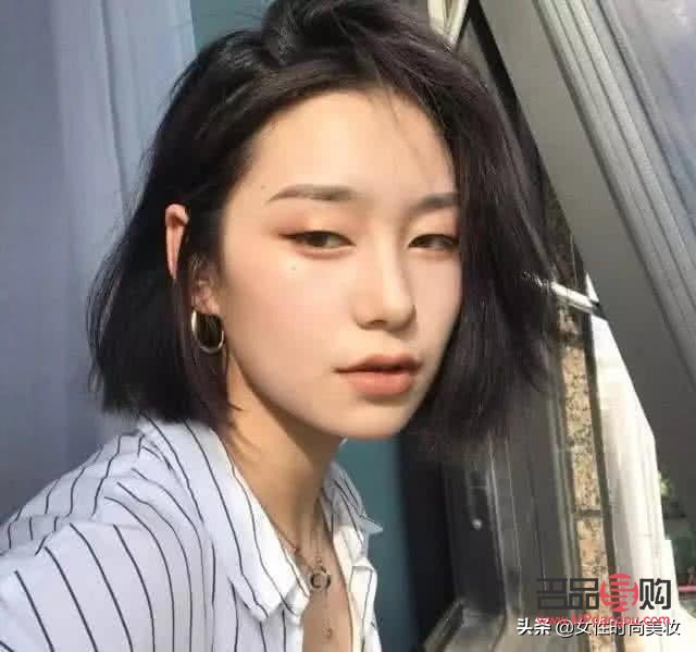 <h3>單眼皮與雙眼皮的交織之美：顏值高低在個(gè)性魅力</h3>