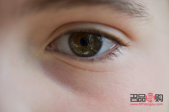 <h3>五角星與眼睛：一種象征性的探索</h3>