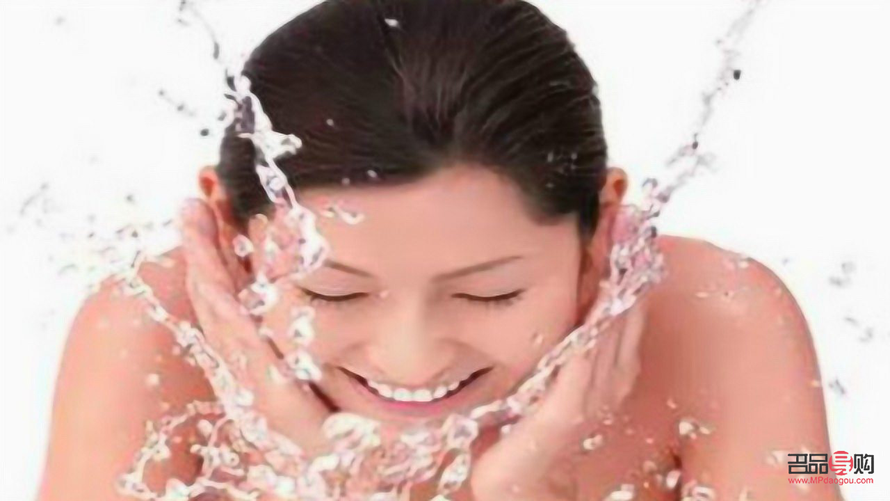 在美容院怎么洗臉(在美容院怎么洗臉呢)