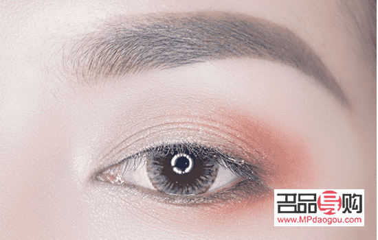 畫眼妝的步驟視頻教程圖片(畫眼妝的步驟視頻教程圖片大全)