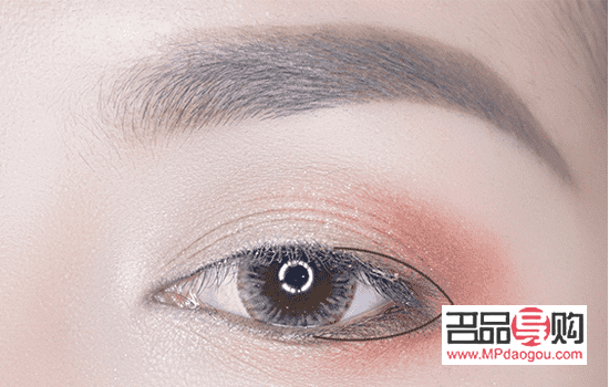 畫眼妝的步驟視頻教程圖片(畫眼妝的步驟視頻教程圖片大全)