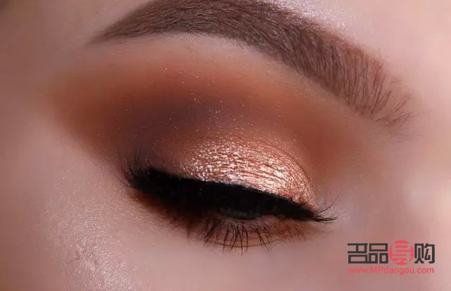 <h3>雙眼皮貼引起的過敏紅腫問題解析</h3>