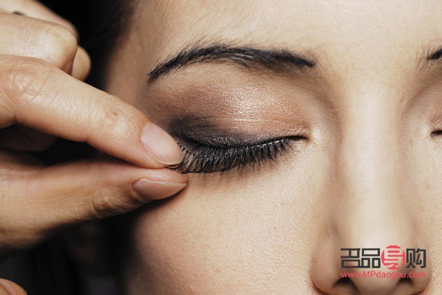 天生眼皮浮腫怎么改善(天生眼皮浮腫怎么改善呢)