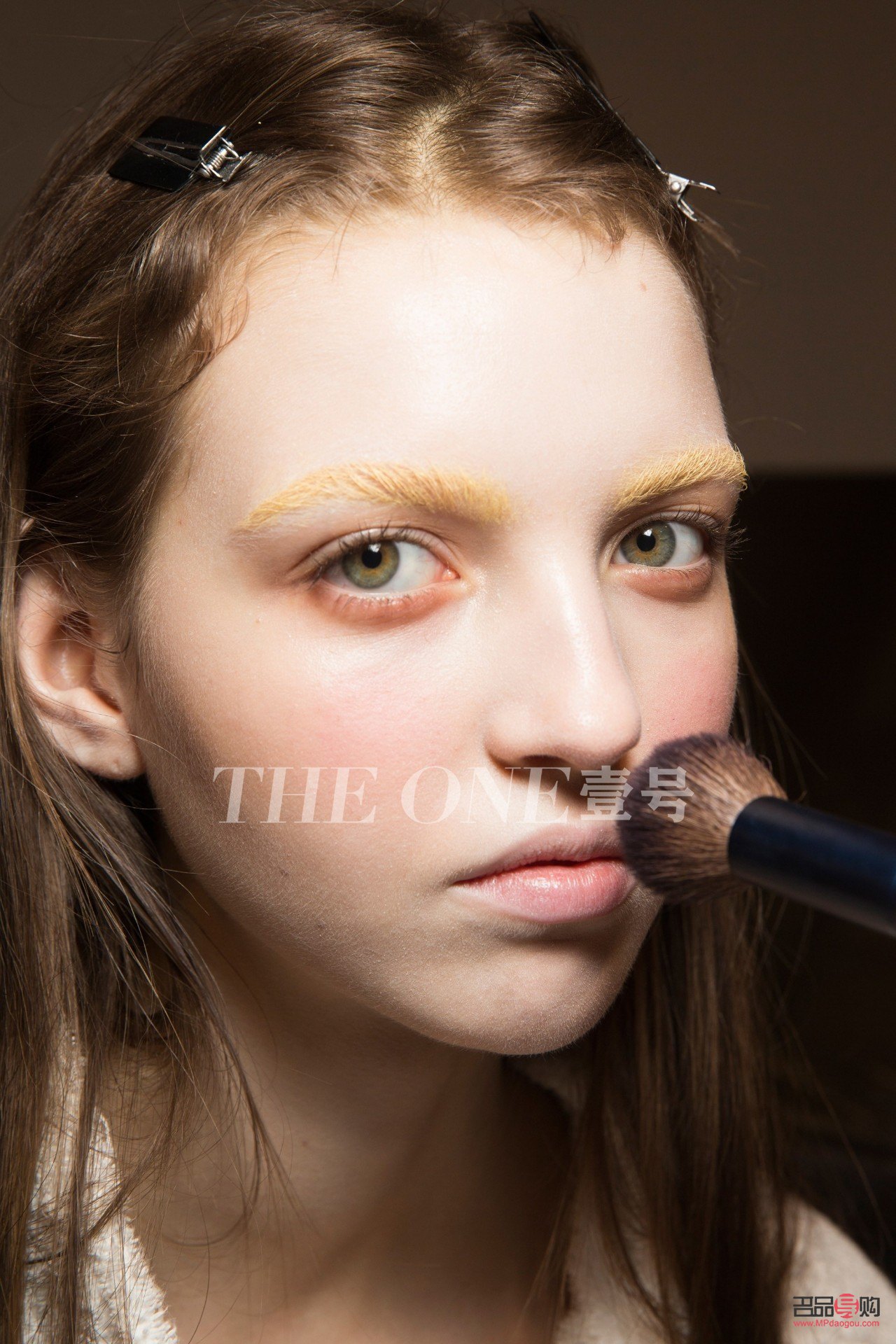 <h3>頭發(fā)彩妝技巧大揭秘</h3>