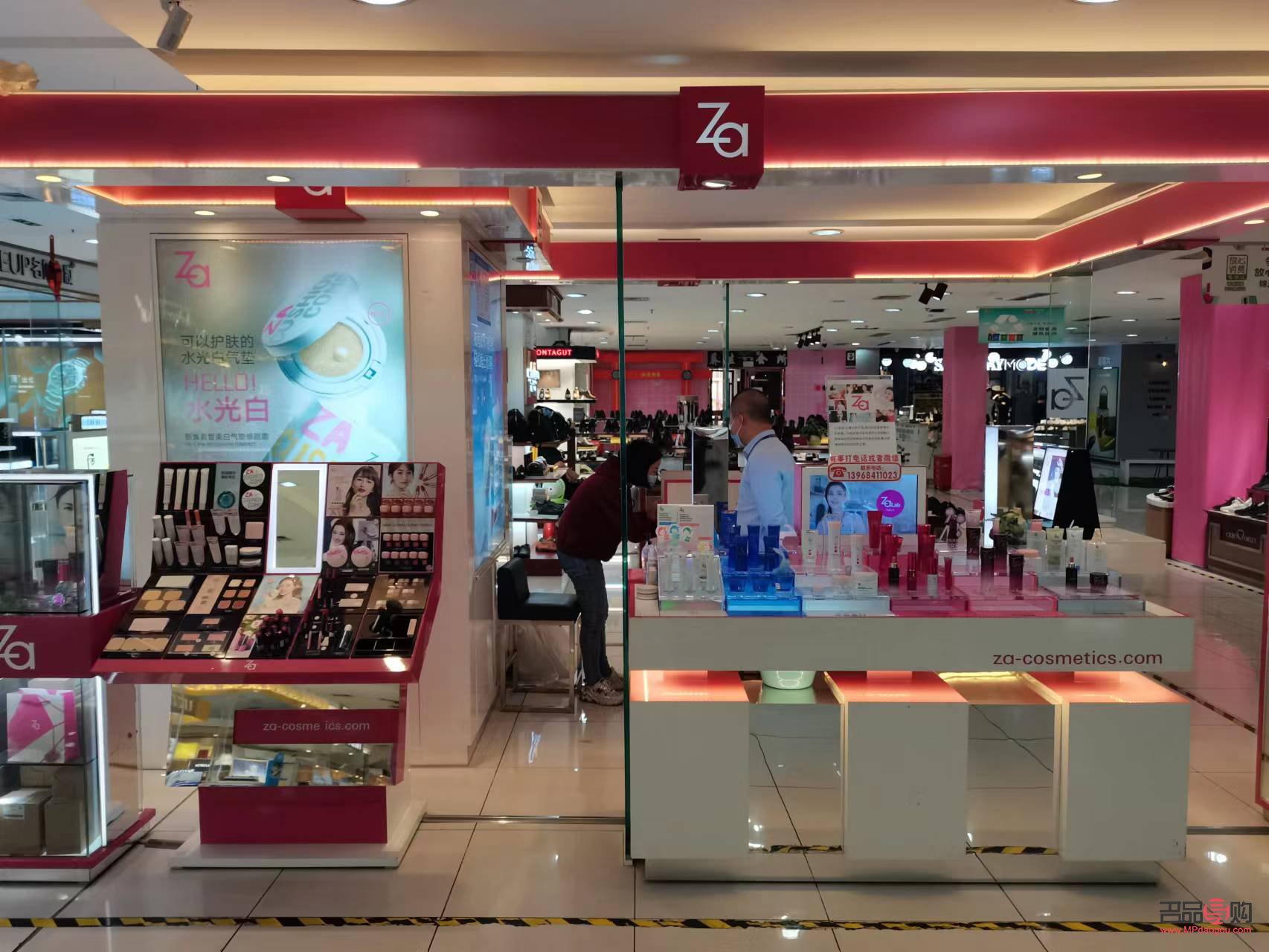 <h3>開(kāi)啟韓妝彩妝店之旅</h3>