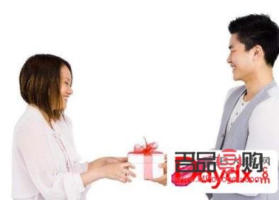 <h3>異性間送禮之道：避免尷尬，慎選心意</h3>